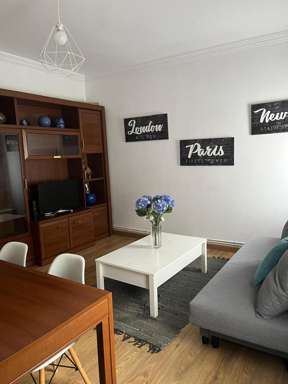 Bajo Al Lado Del Ayuntamiento Apartment Santander Luaran gambar